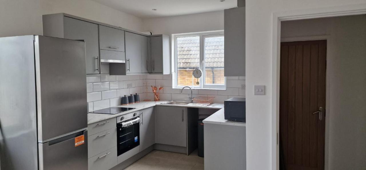 Shm Stays Leicester. Newly Renovated!! 15 Min Drive From City Centre, University. 9 Min Drive To Leicester City Stadium, 5 Min Drive To M1 & M69. 2 Min Walk To Bus Stop. 外观 照片