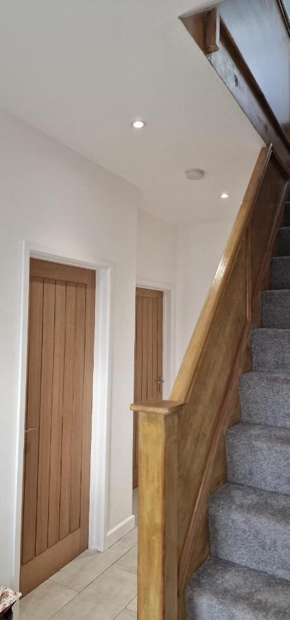 Shm Stays Leicester. Newly Renovated!! 15 Min Drive From City Centre, University. 9 Min Drive To Leicester City Stadium, 5 Min Drive To M1 & M69. 2 Min Walk To Bus Stop. 外观 照片