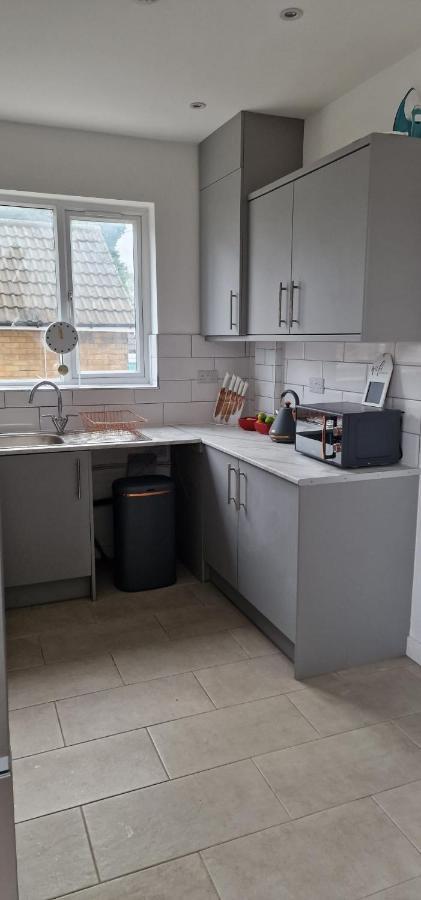Shm Stays Leicester. Newly Renovated!! 15 Min Drive From City Centre, University. 9 Min Drive To Leicester City Stadium, 5 Min Drive To M1 & M69. 2 Min Walk To Bus Stop. 外观 照片