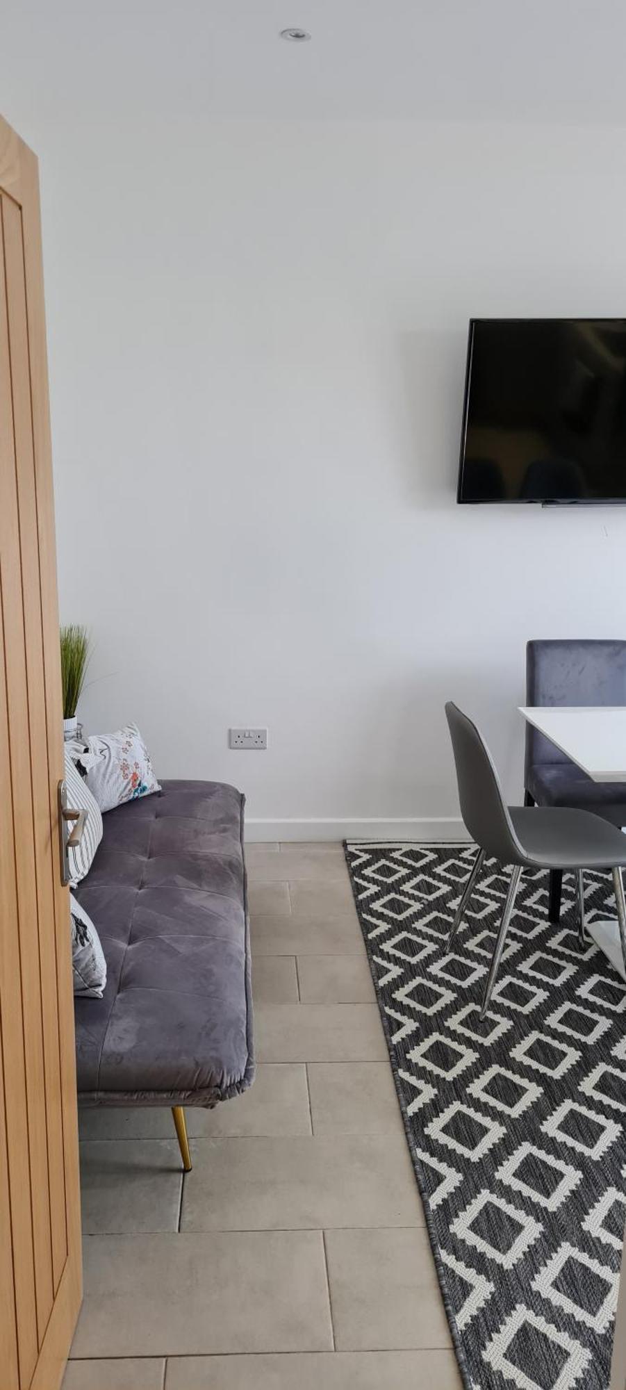 Shm Stays Leicester. Newly Renovated!! 15 Min Drive From City Centre, University. 9 Min Drive To Leicester City Stadium, 5 Min Drive To M1 & M69. 2 Min Walk To Bus Stop. 外观 照片